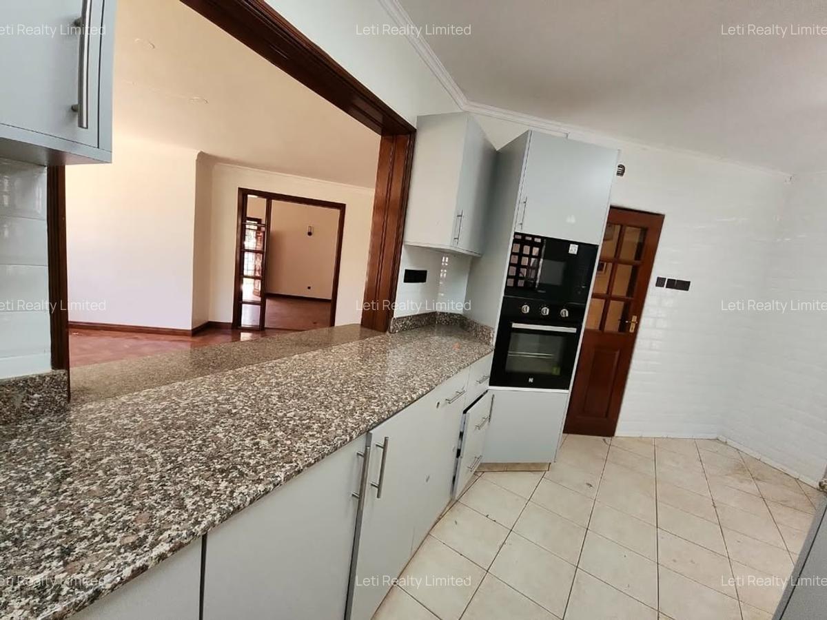 4 Bed Townhouse with En Suite in Lavington - 6