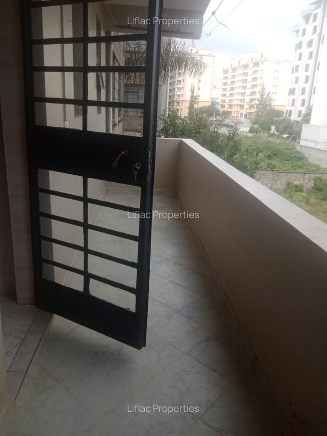 4 Bed Apartment with En Suite at Dennis Pritt - 11