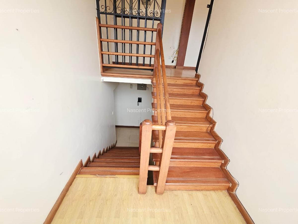 4 Bed House with En Suite in Runda - 12