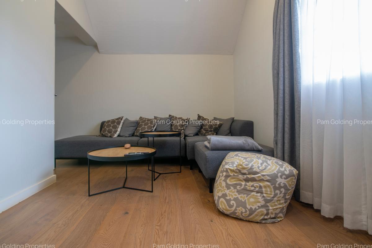 5 Bed House with En Suite in Runda - 7