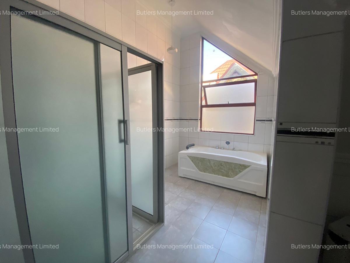 4 Bed Townhouse with En Suite in Redhill - 18