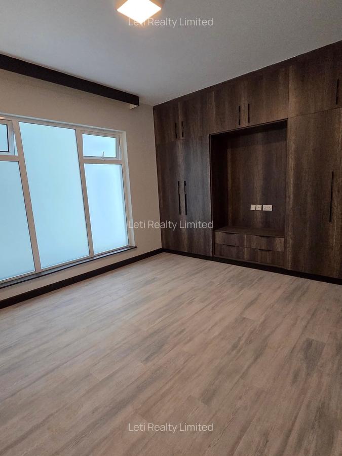 2 Bed Apartment with En Suite in Riverside - 12