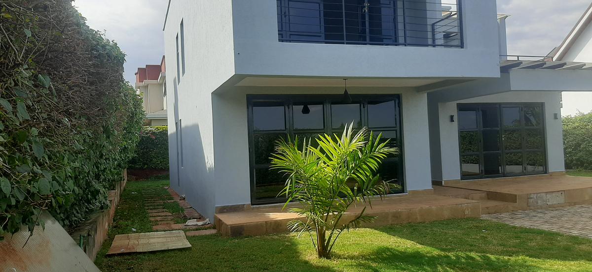 4 Bed Villa with En Suite at Centre Piece - 19