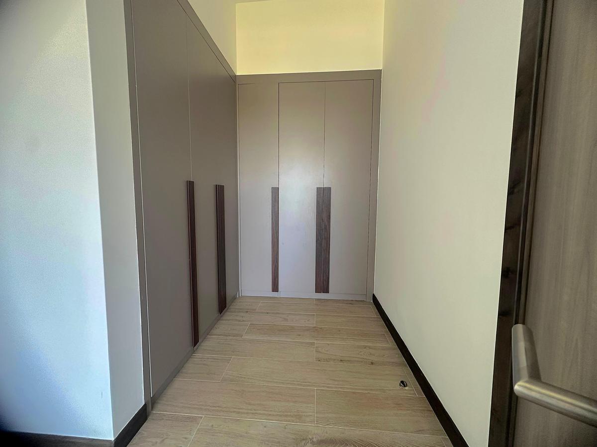 1 Bed Apartment with En Suite at Rosslyn - 17