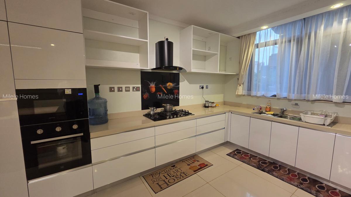Serviced 3 Bed Apartment with En Suite at 6Th Avenue - 16