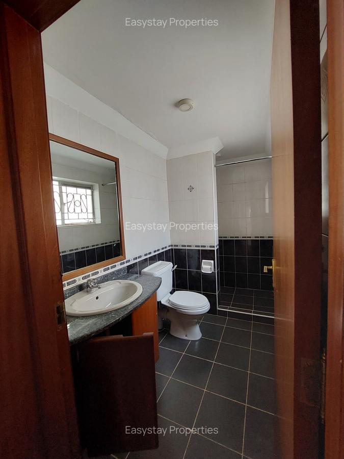 4 Bed Townhouse with En Suite in Brookside - 9