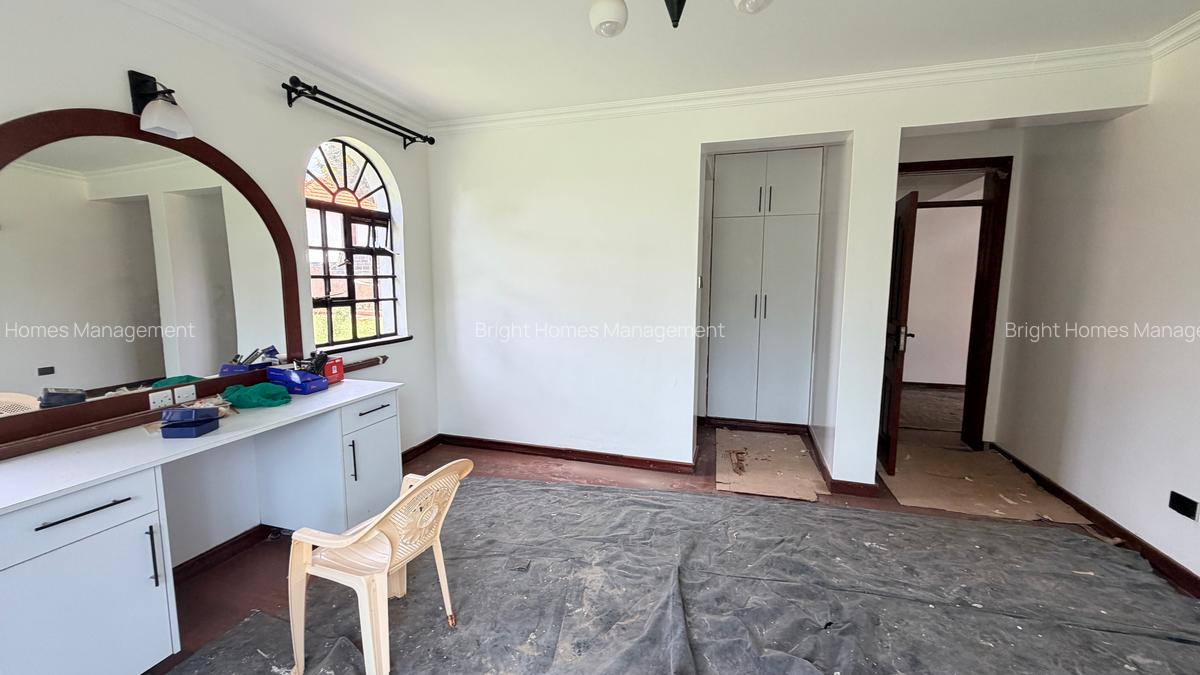 5 Bed Villa with En Suite in Windsor - 9