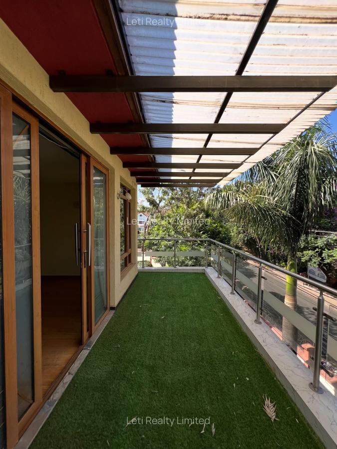 5 Bed Townhouse with En Suite in Lavington - 2