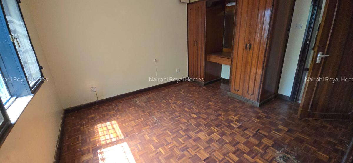 4 Bed House with En Suite at Lobelia Drive - 12