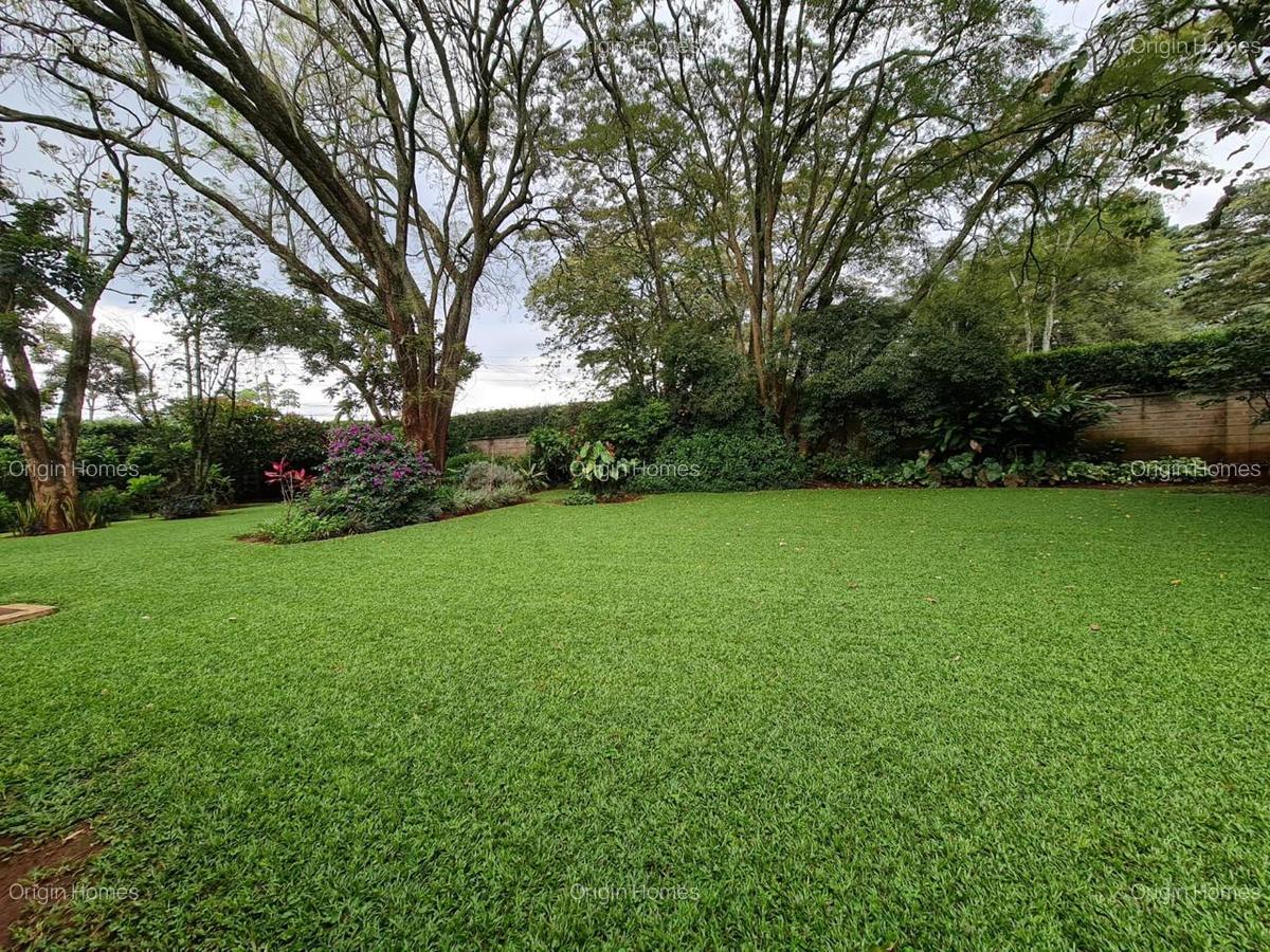 5 Bed House with En Suite at Rosslyn - 8