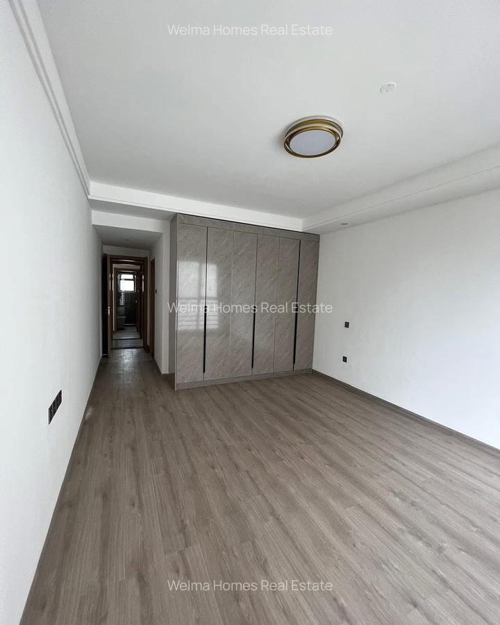3 Bed Apartment with En Suite in Riverside - 17