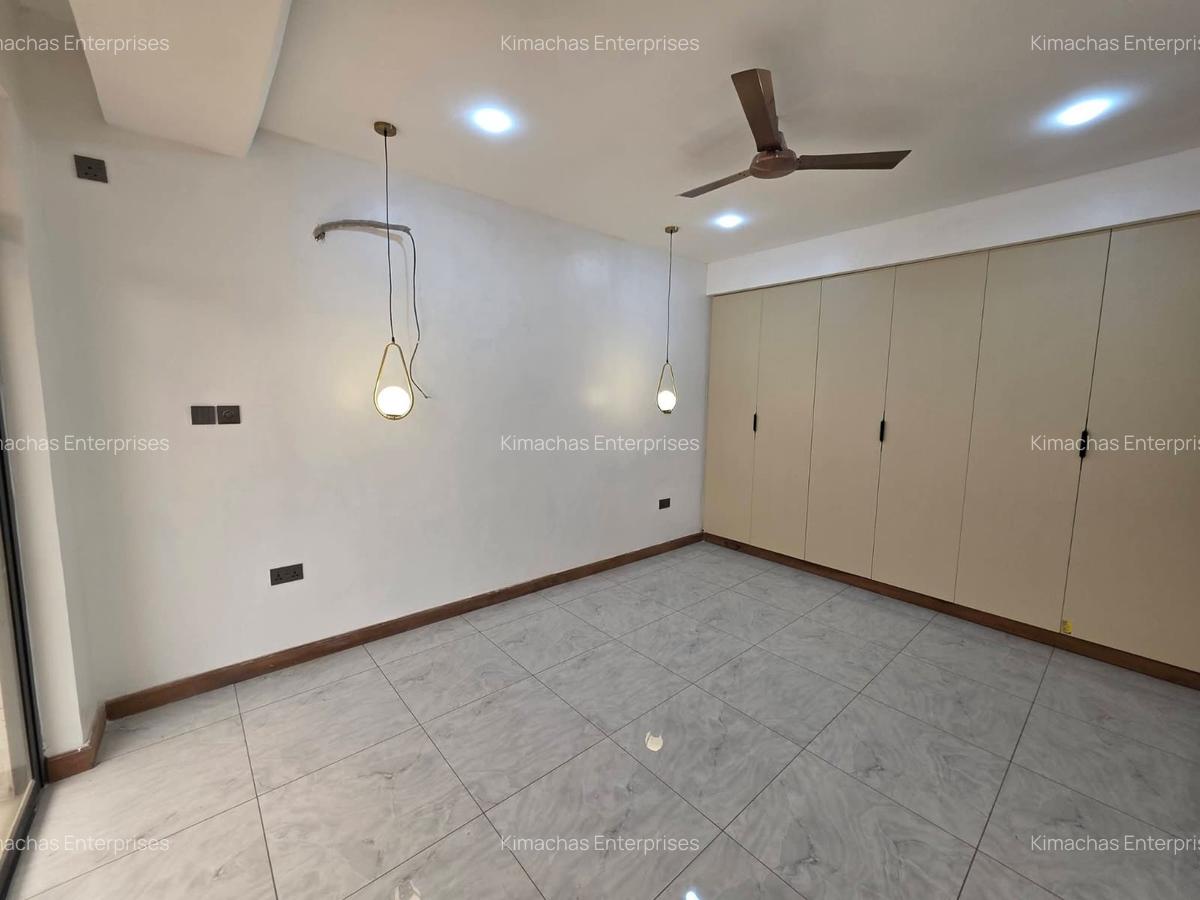 3 Bed Apartment with En Suite at Off Links Road - 18