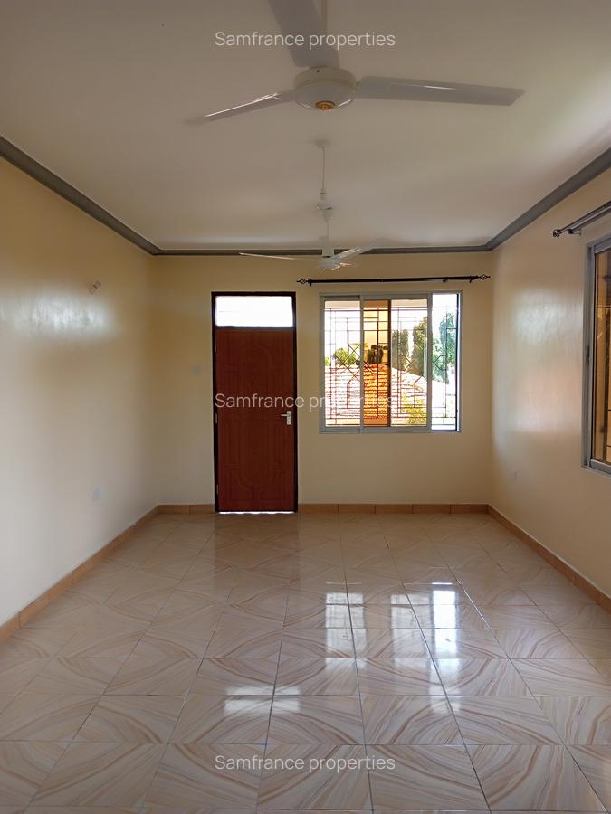 3 Bed Apartment with Parking at Beach Road - 11