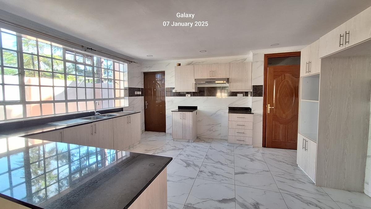 5 Bed Townhouse with En Suite at Off Convent Drive - 4