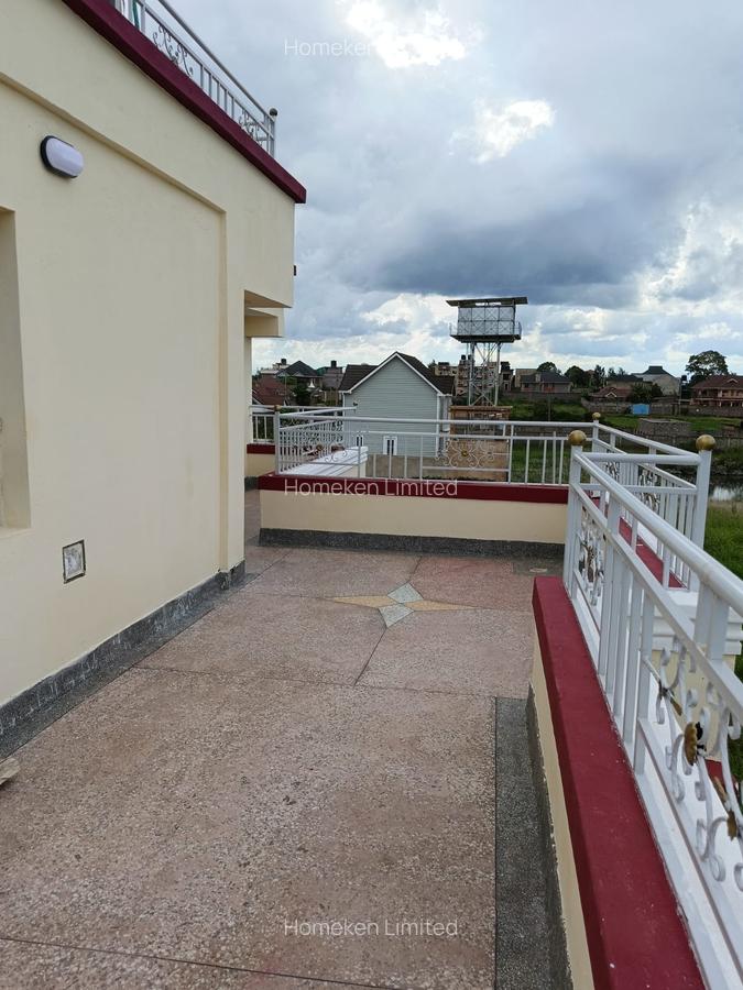 4 Bed House with En Suite at Luxurious 4 Bedrooms Maisonette - 8