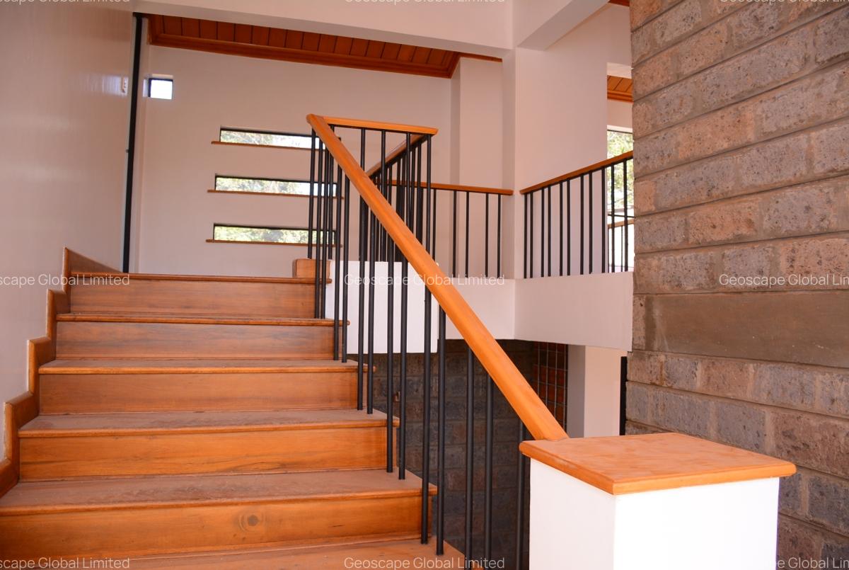 4 Bed House with En Suite in Runda - 2