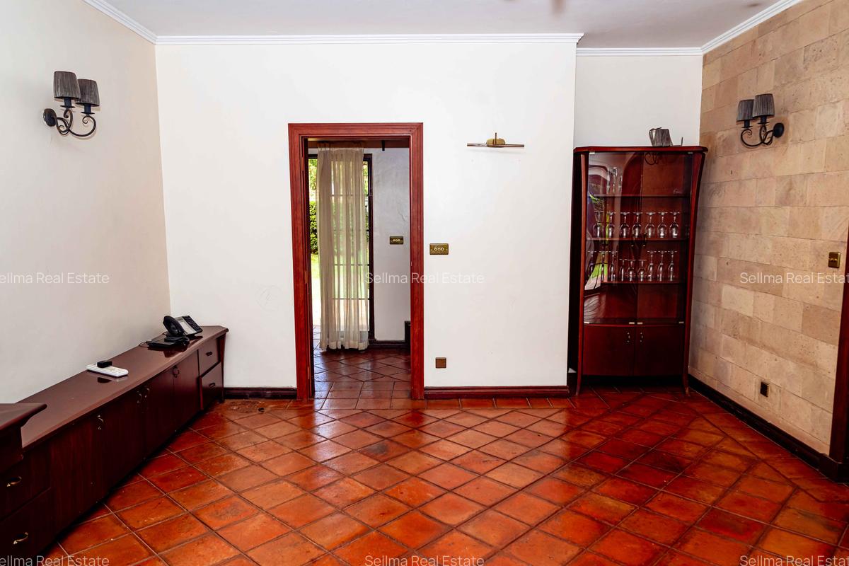 4 Bed House with En Suite at Windsor - 8