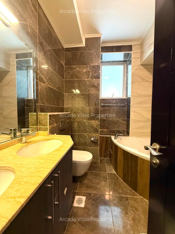 3 Bed Apartment with En Suite in Riverside - 16