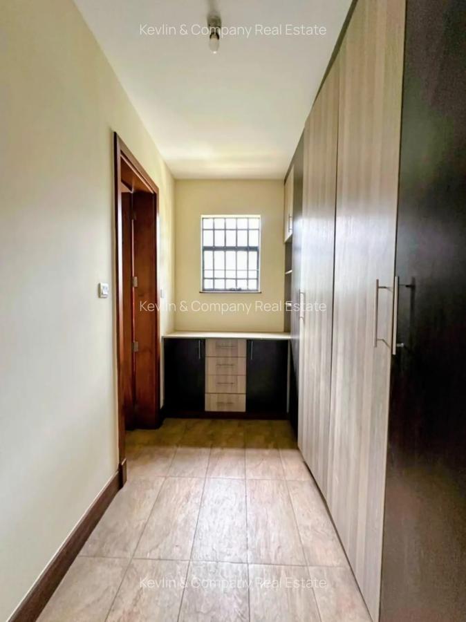 5 Bed Villa with En Suite in Lavington - 3