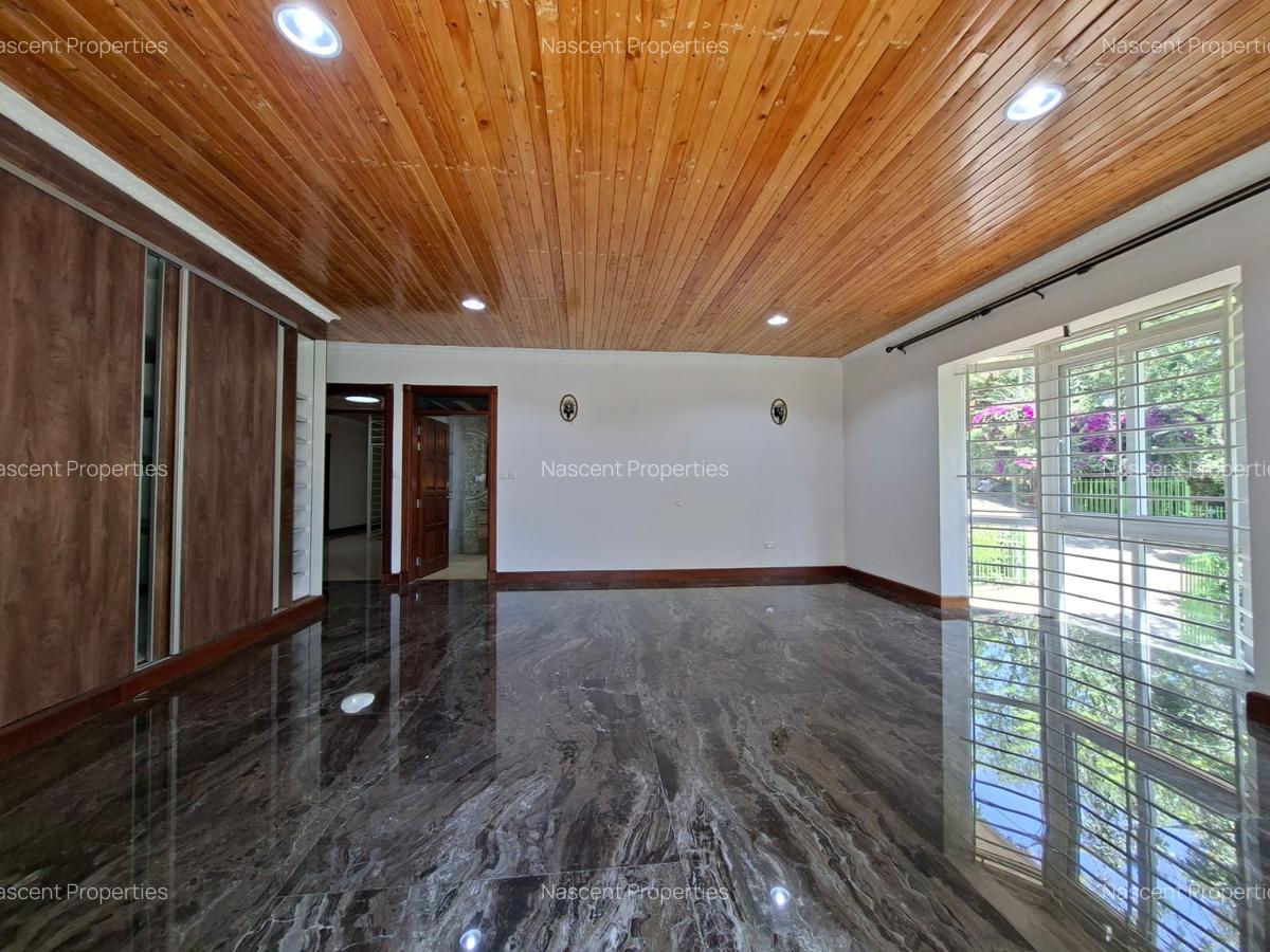 5 Bed House with En Suite in Rosslyn - 7