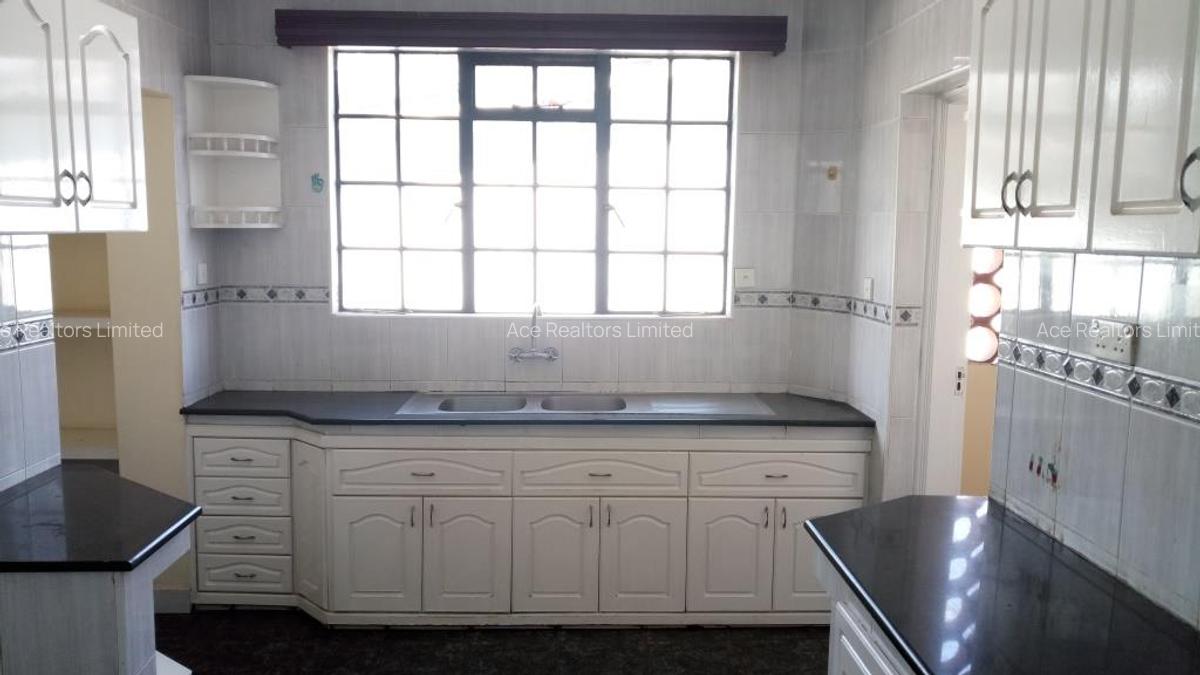 3 Bed Apartment with En Suite at Kilimani - 16