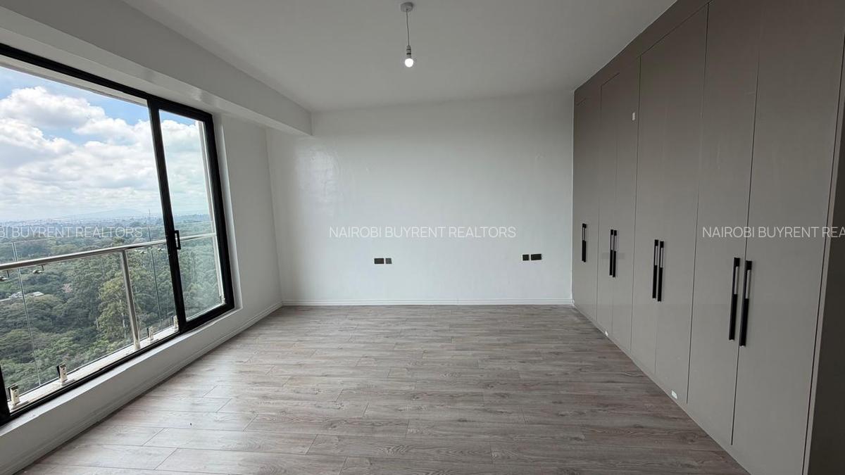 4 Bed Apartment with En Suite in Parklands - 13