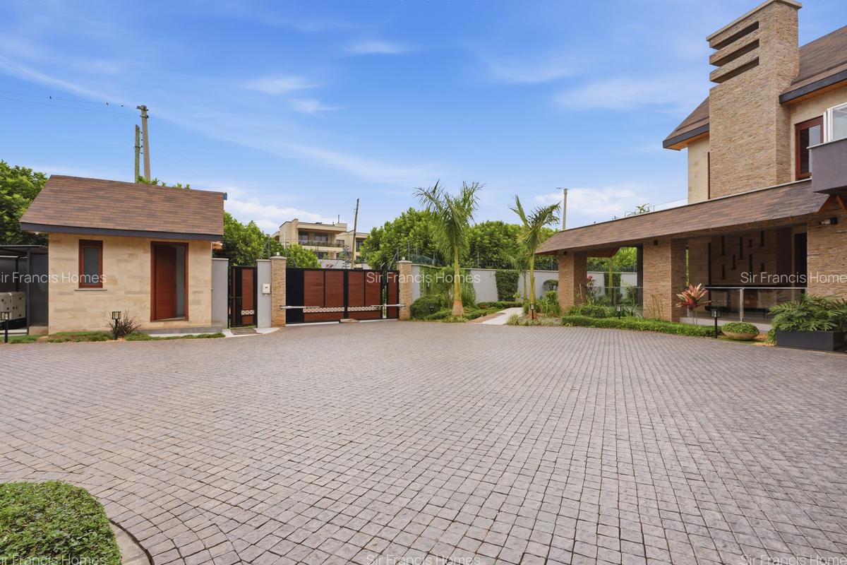 5 Bed House with En Suite in Runda - 2