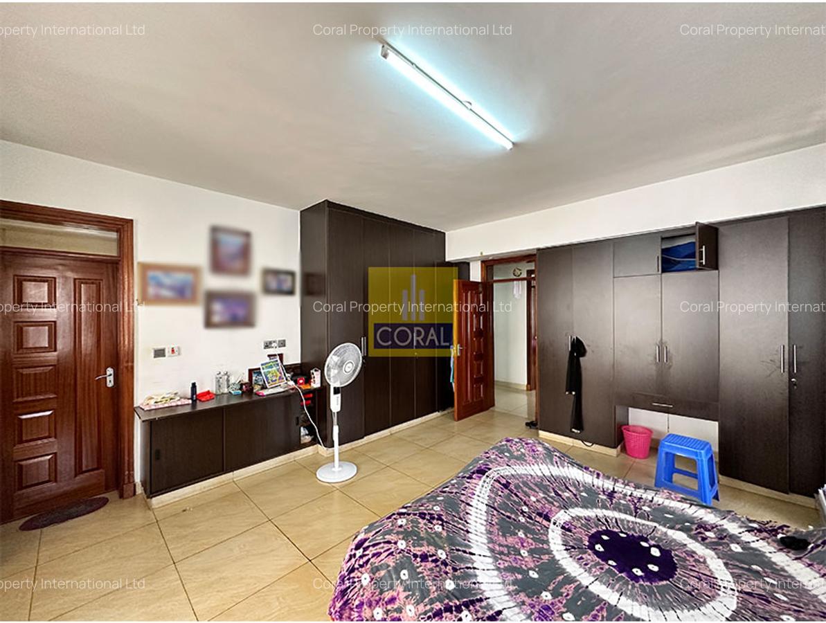 4 Bed Apartment with Parking in Parklands - 10