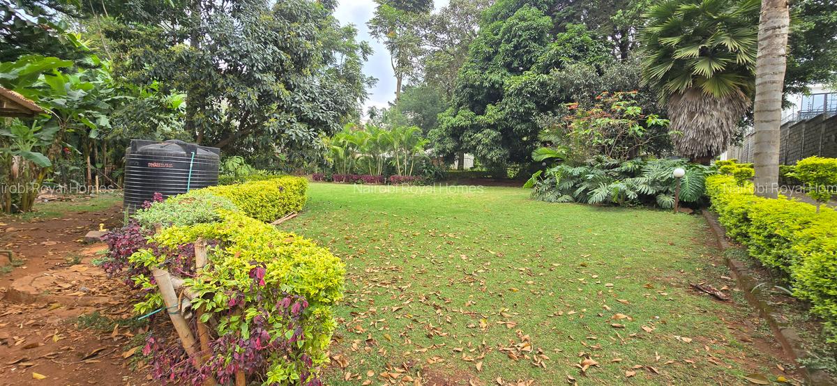 5 Bed House with En Suite at Lavington Road - 5