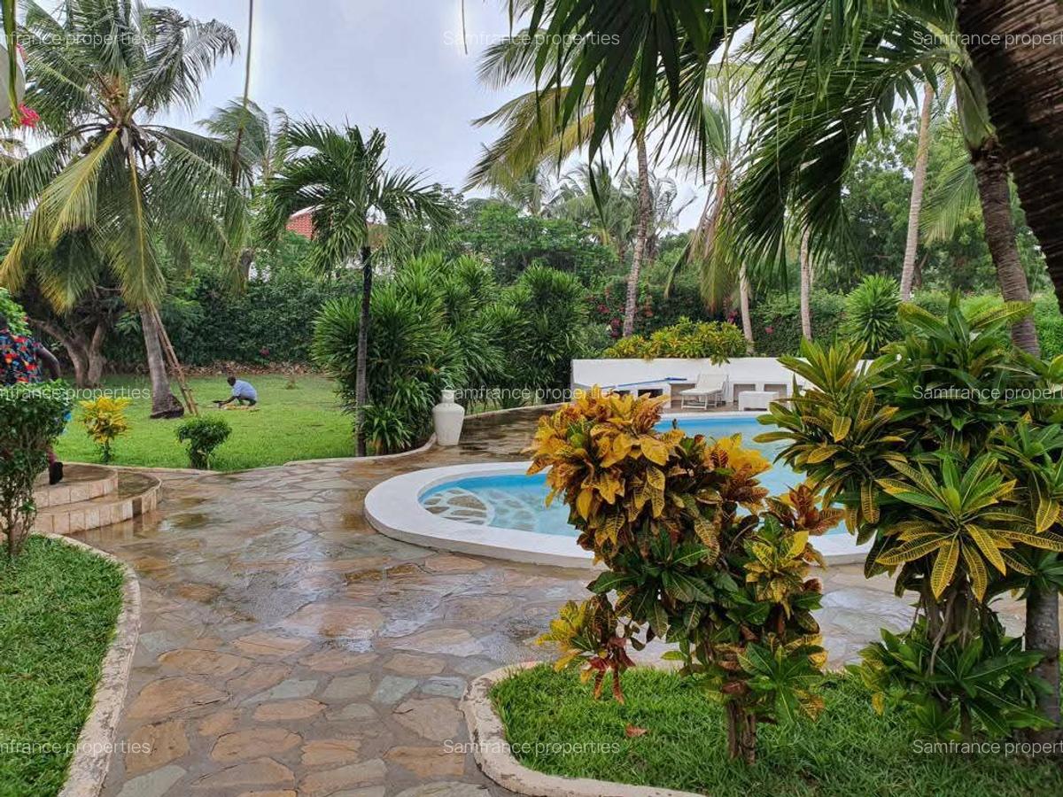 5 Bed House with En Suite at Watamu - 3