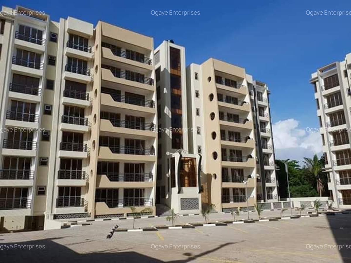 3 Bed Apartment with En Suite at 801181 - 2