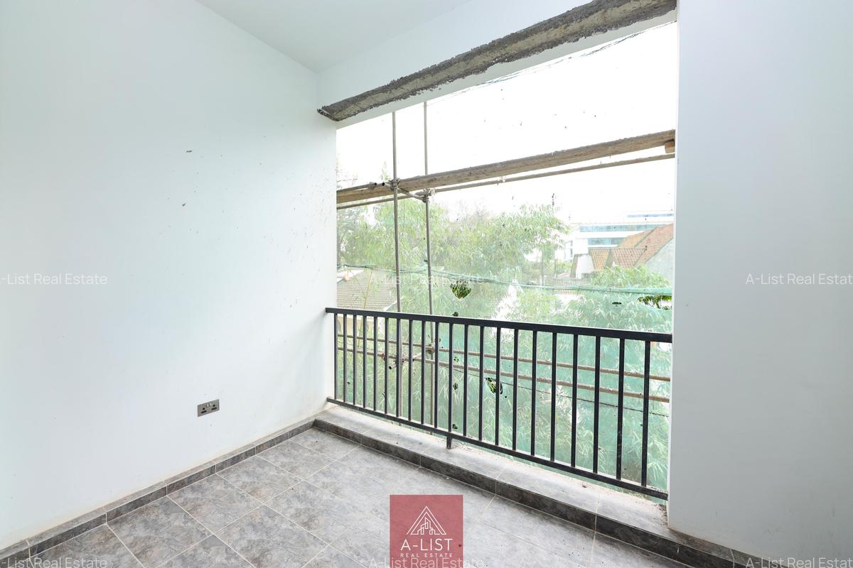 1 Bed Apartment with En Suite at Brookside Drive - 10