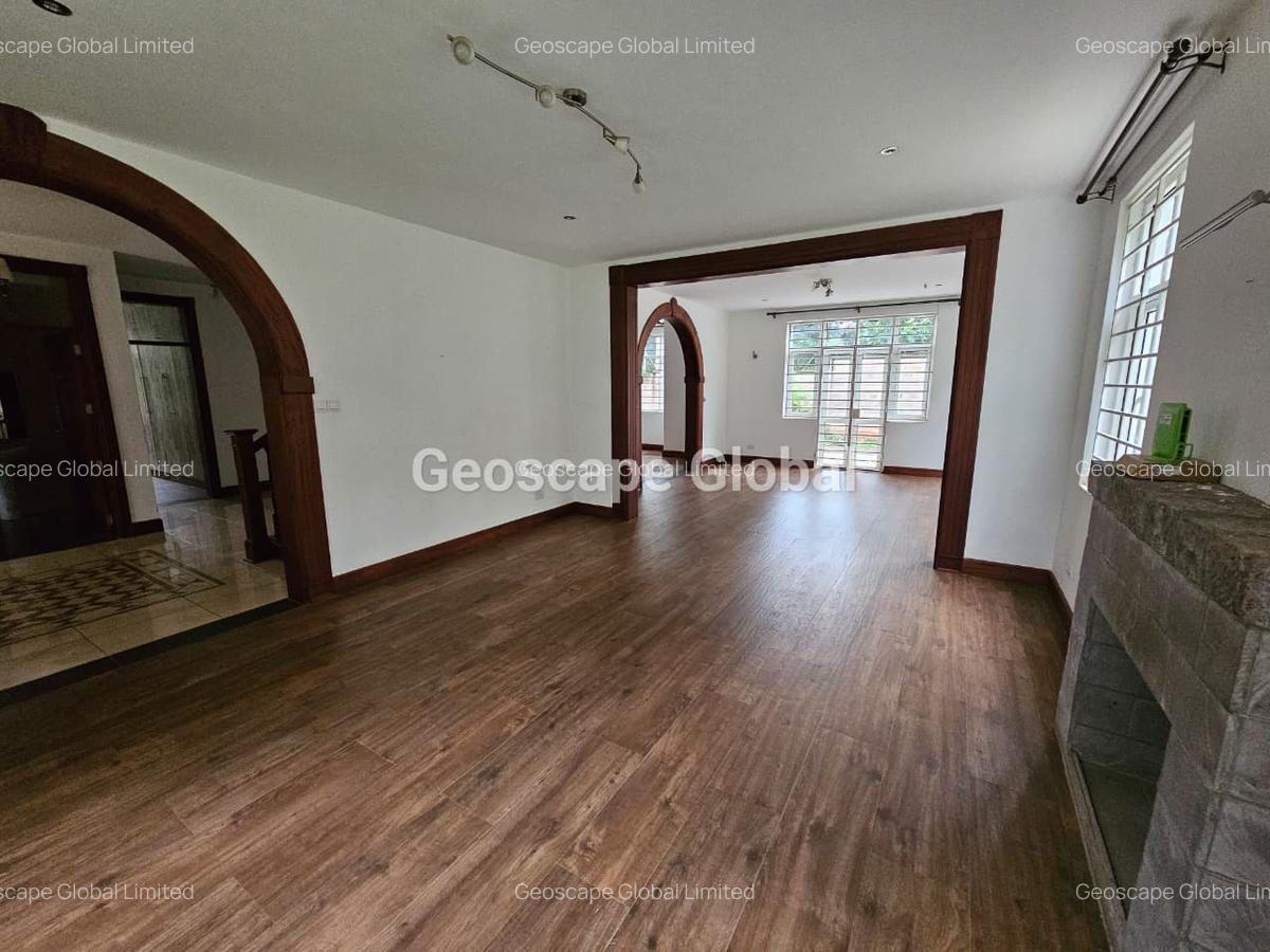 5 Bed House with En Suite in Rosslyn - 6