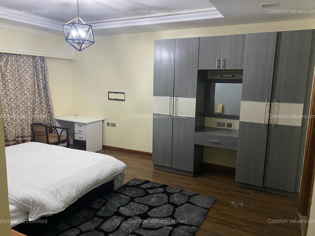 Serviced 4 Bed Apartment with En Suite at Hurlinghurm - 12