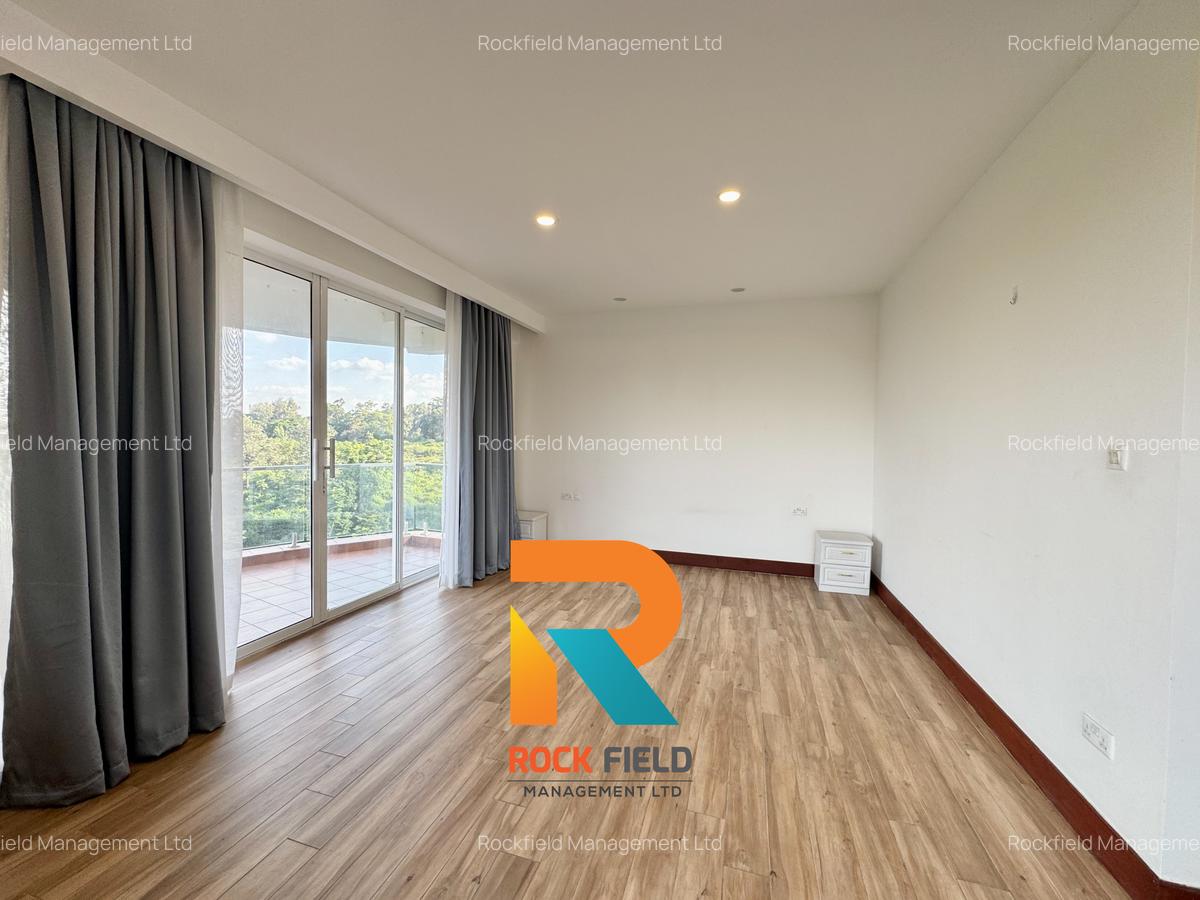 4 Bed Apartment with En Suite in Parklands - 9