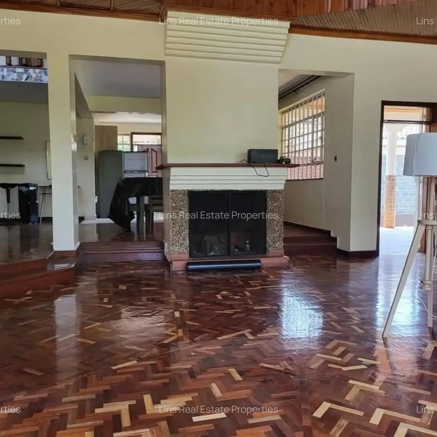 5 Bed House with En Suite in Runda - 11