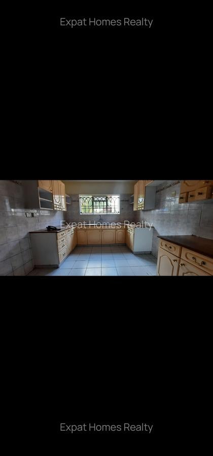 4 Bed House in Lavington - 8