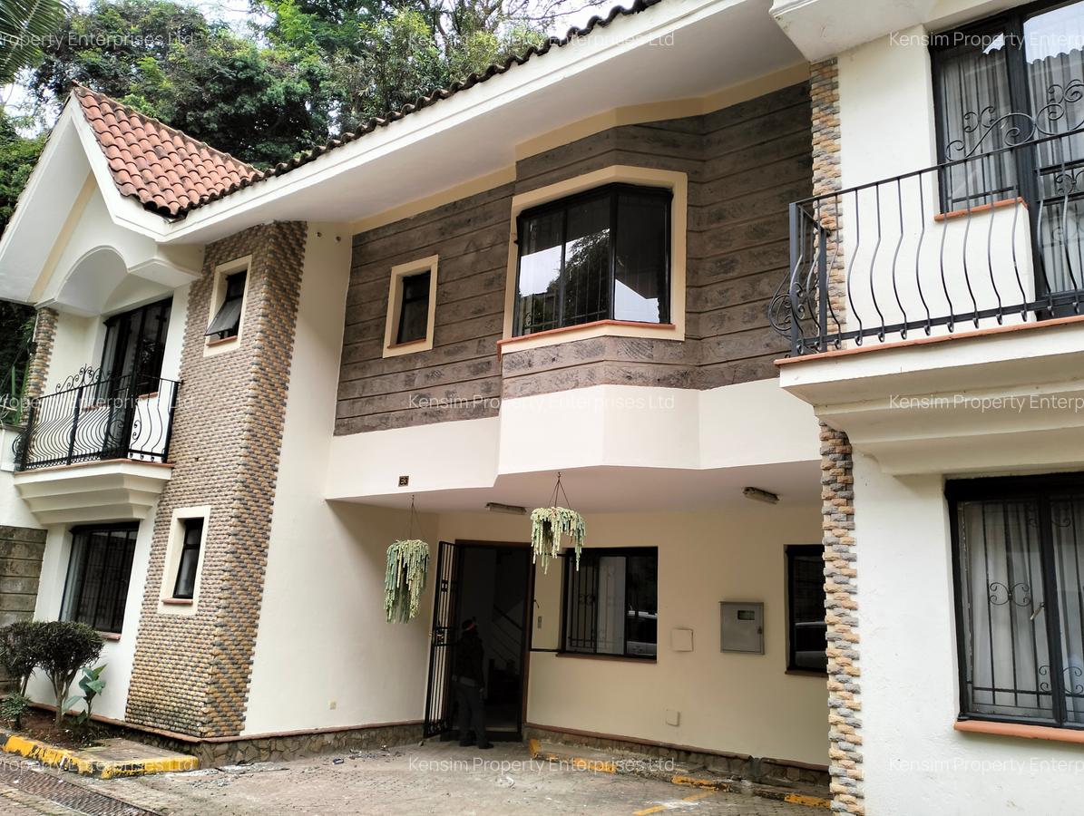 4 Bed Townhouse with En Suite in Brookside - 1