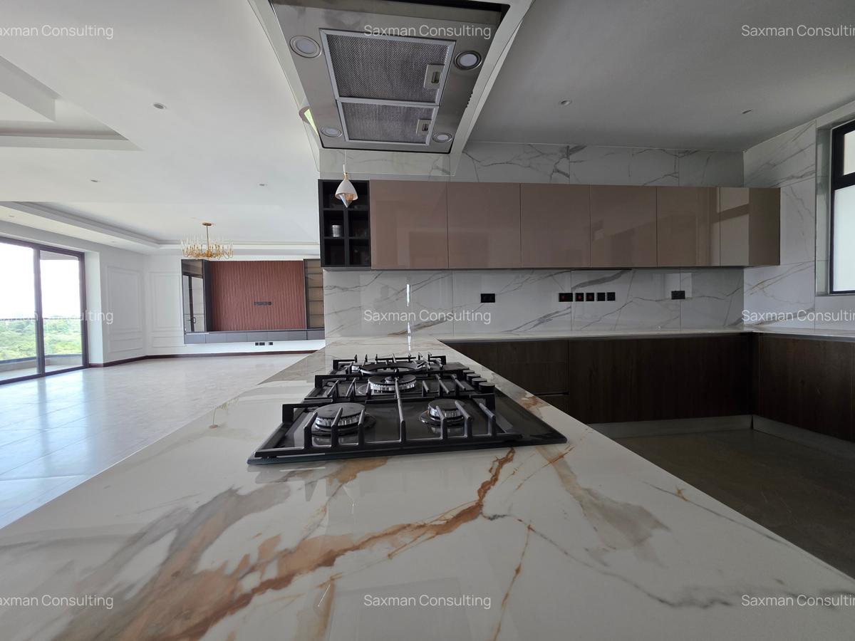 3 Bed Apartment with En Suite in Riverside - 4