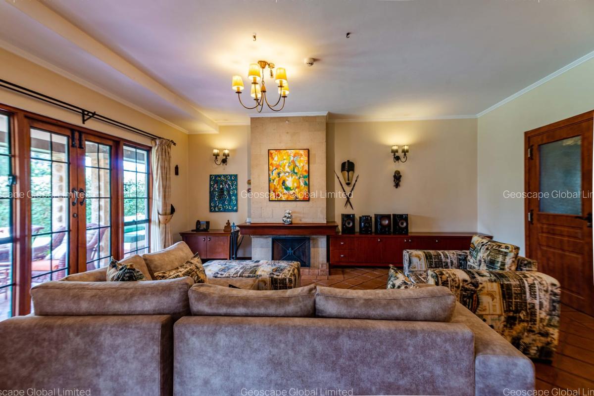 4 Bed House with En Suite in Ridgeways - 10