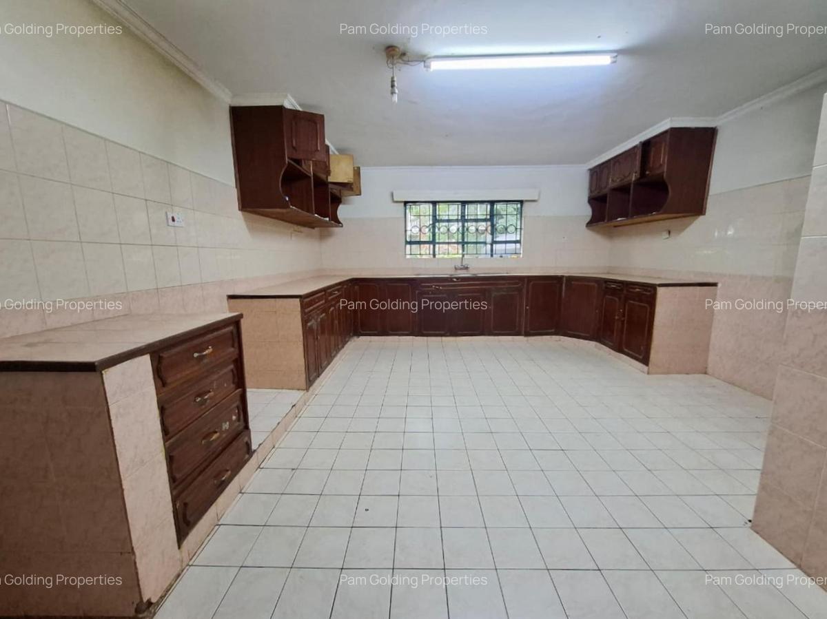5 Bed House at Ridgeways Lane - 6