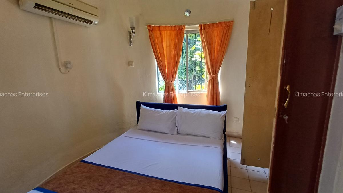 Serviced 1 Bed Apartment with En Suite at 1St Avenue - 8