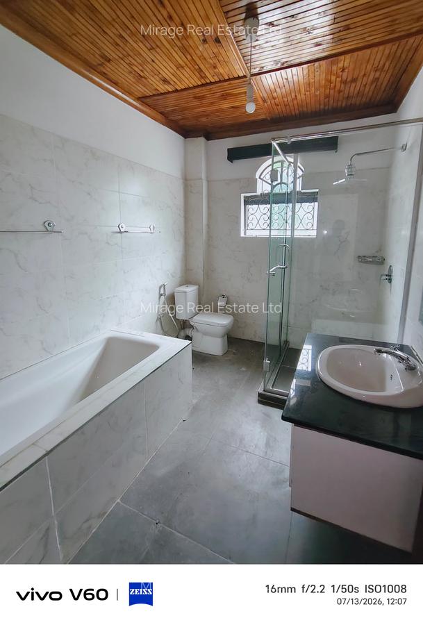 6 Bed House with En Suite in Nyari - 18
