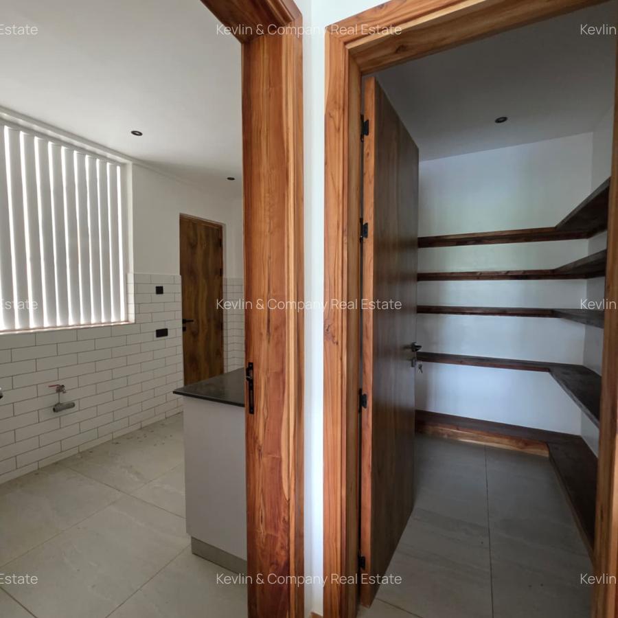 4 Bed Apartment with En Suite in Spring Valley - 8