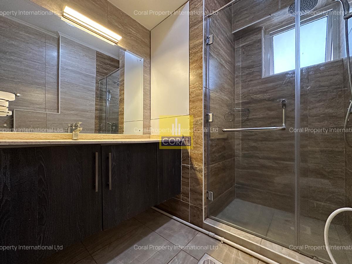 3 Bed Apartment in Riverside - 10