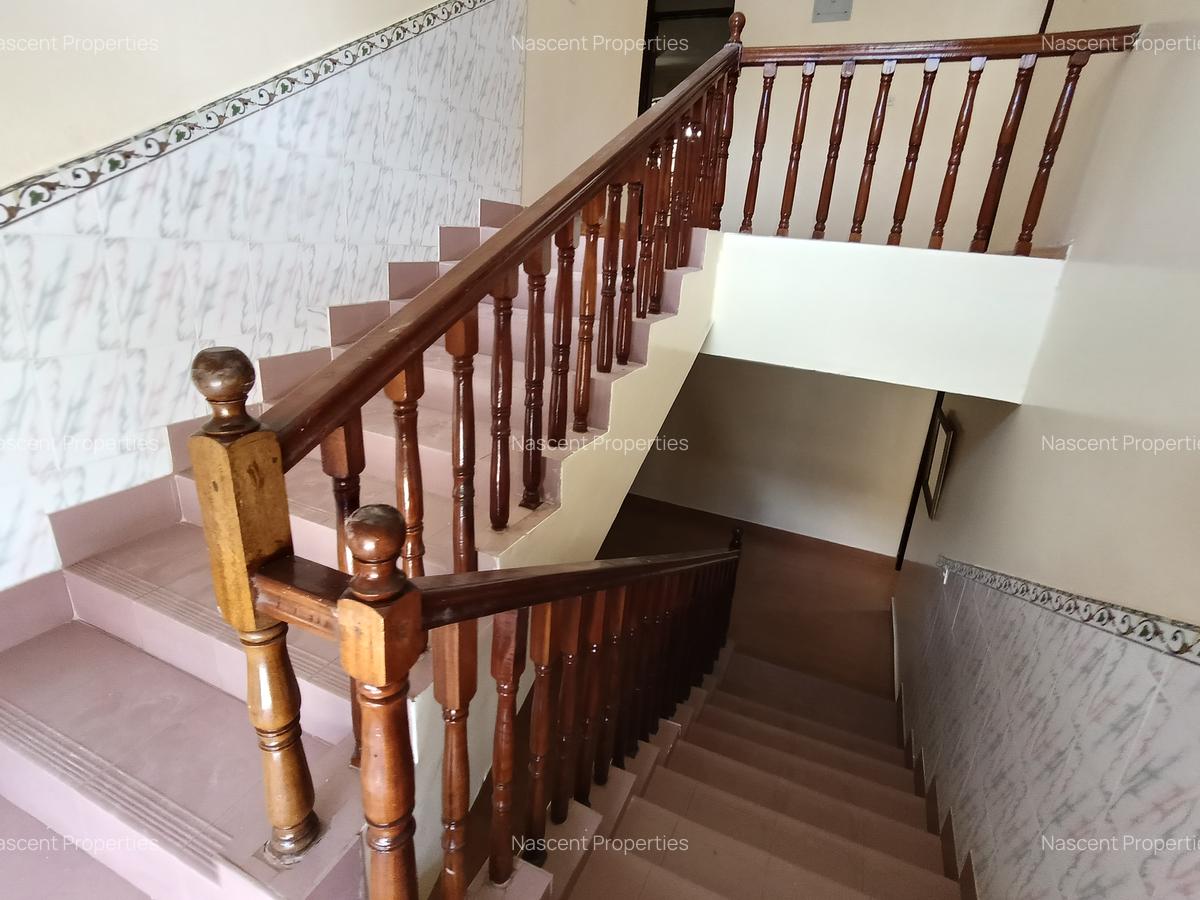 4 Bed House with En Suite in Ridgeways - 18