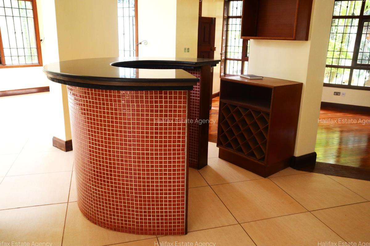 4 Bed Townhouse with En Suite - 6
