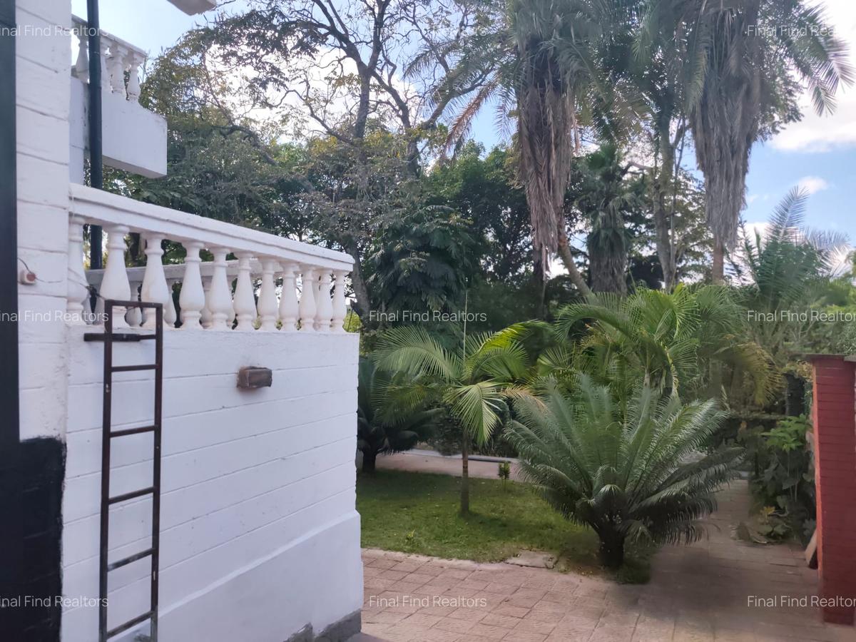 Serviced 2 Bed Apartment with En Suite in Runda - 6