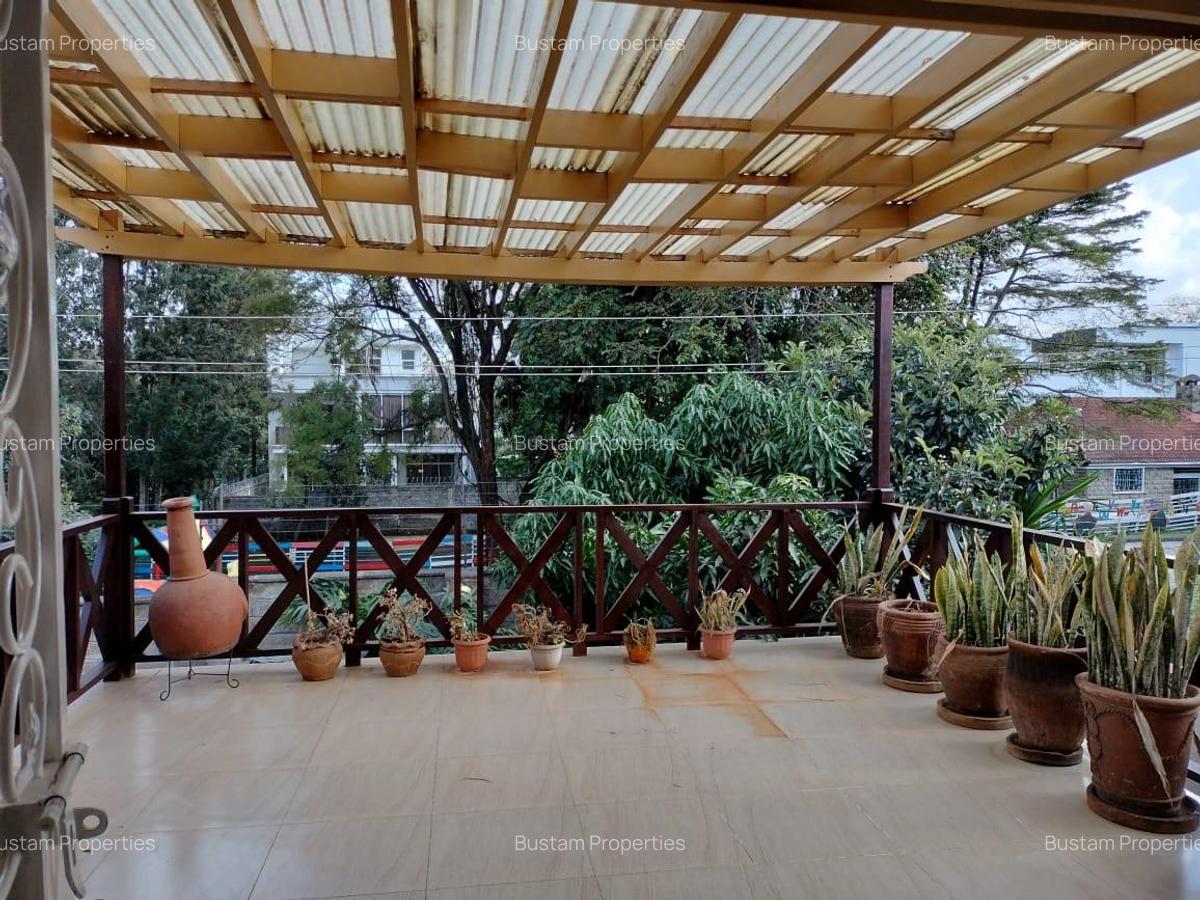 5 Bed Townhouse with En Suite in Lavington - 19