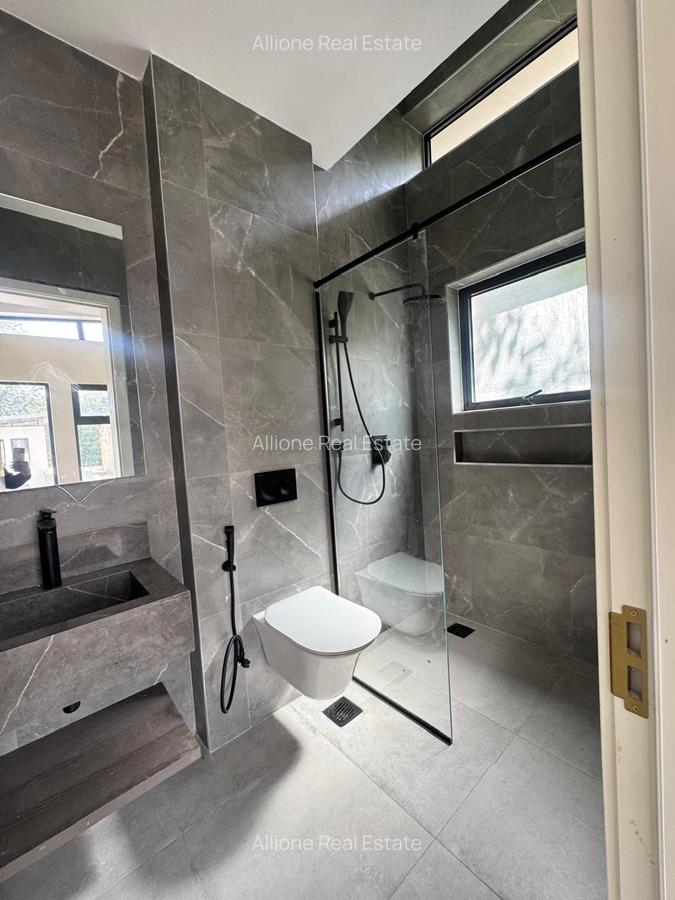 5 Bed Townhouse with Garden at Close To The Un Headquarters - 16
